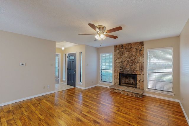 1912 N Irving Heights Drive, Irving, TX 75061