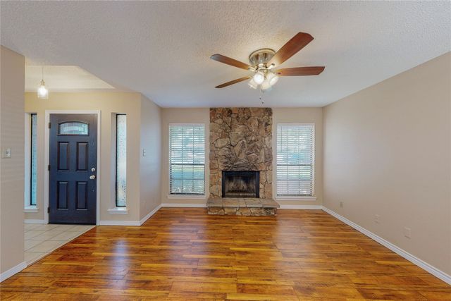 1912 N Irving Heights Drive, Irving, TX 75061