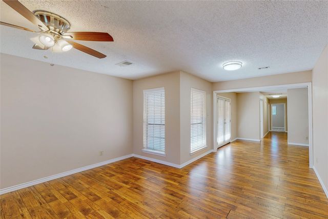 1912 N Irving Heights Drive, Irving, TX 75061