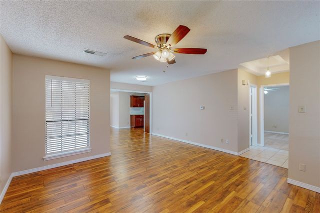 1912 N Irving Heights Drive, Irving, TX 75061