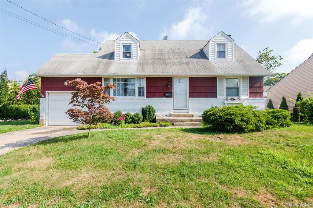 2125 Burke Place, Merrick, NY 11566