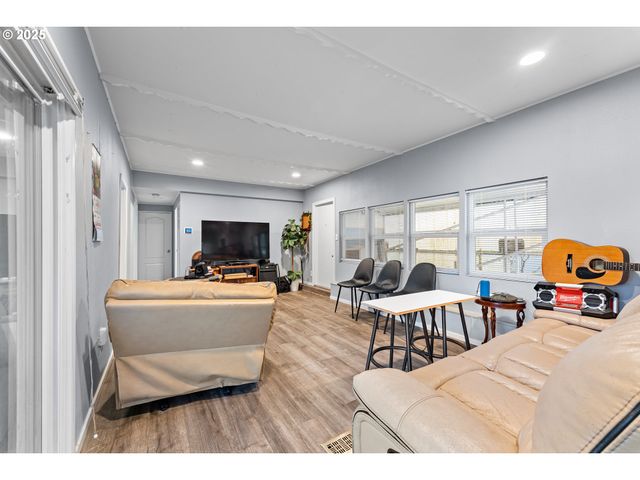 10405 Sw DENNEY Rd 93, Beaverton, OR 97008