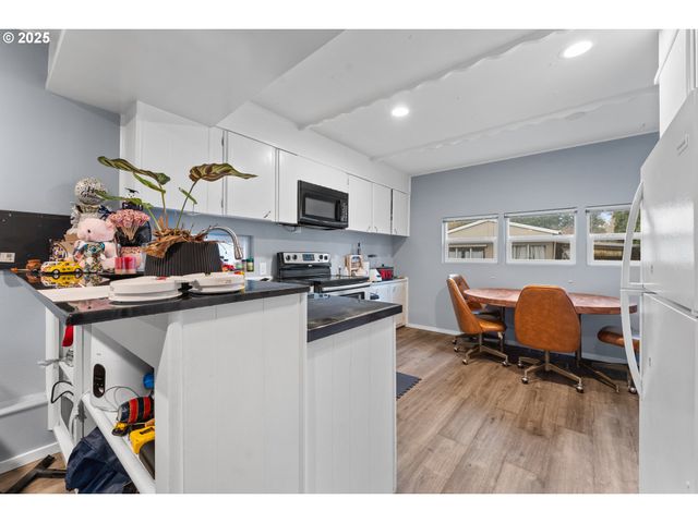 10405 Sw DENNEY Rd 93, Beaverton, OR 97008