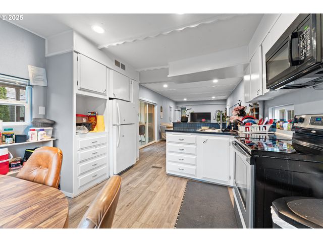 10405 Sw DENNEY Rd 93, Beaverton, OR 97008