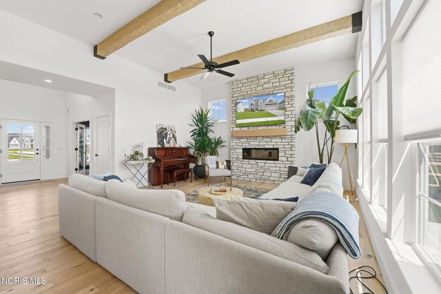 130 Barton Creek Drive, Perrysburg, OH 43551