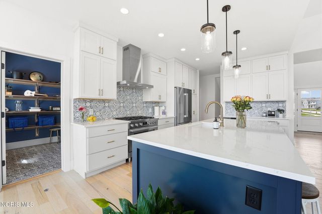 130 Barton Creek Drive, Perrysburg, OH 43551