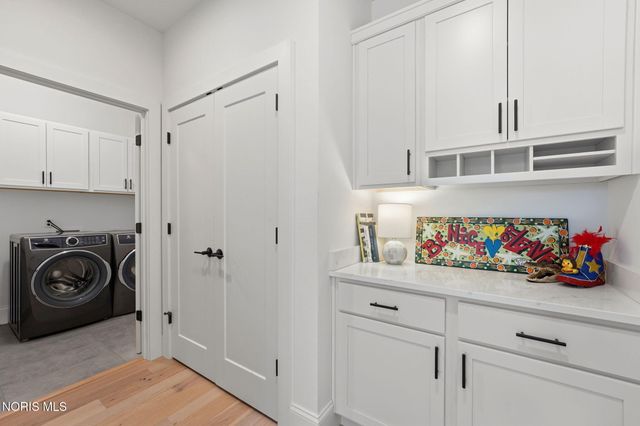 130 Barton Creek Drive, Perrysburg, OH 43551