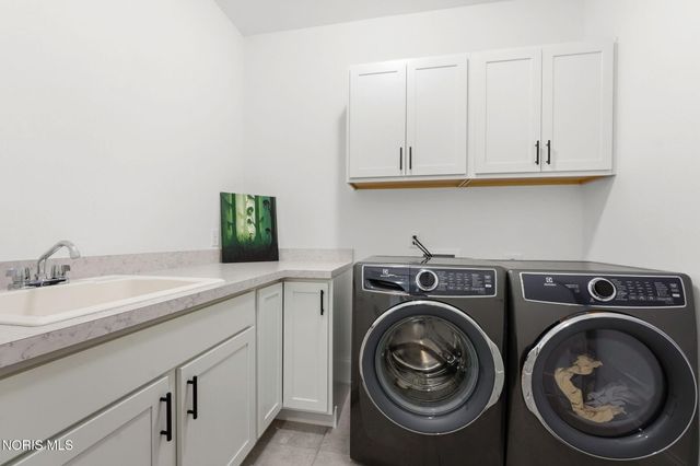 130 Barton Creek Drive, Perrysburg, OH 43551