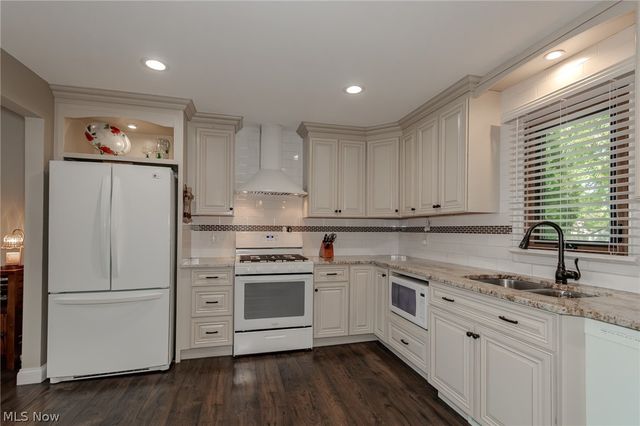 397 Connie Court, Eastlake, OH 44095