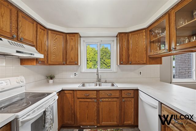 37944 Santa Anna Street, Clinton Township, MI 48036