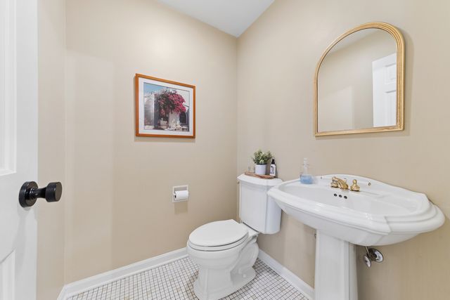 117 E Madison Avenue, Wheaton, IL 60187