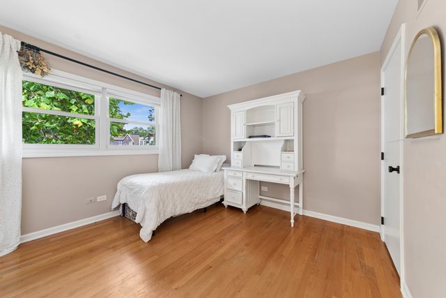 117 E Madison Avenue, Wheaton, IL 60187
