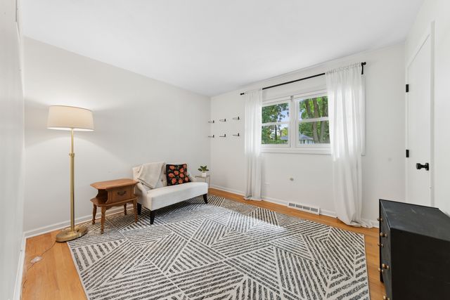 117 E Madison Avenue, Wheaton, IL 60187