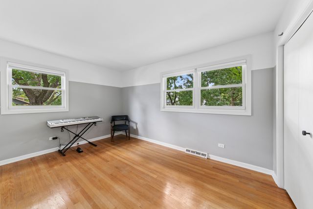 117 E Madison Avenue, Wheaton, IL 60187