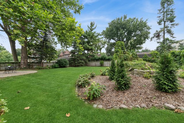 117 E Madison Avenue, Wheaton, IL 60187