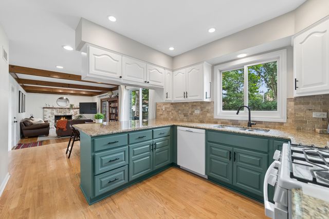 117 E Madison Avenue, Wheaton, IL 60187