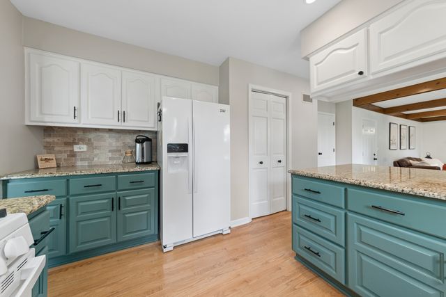 117 E Madison Avenue, Wheaton, IL 60187