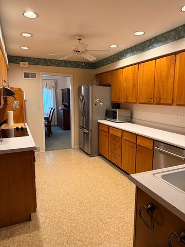 810 S We Go Trail, Mount Prospect, IL 60056