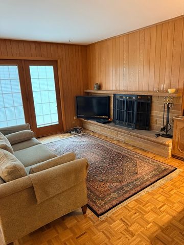 810 S We Go Trail, Mount Prospect, IL 60056