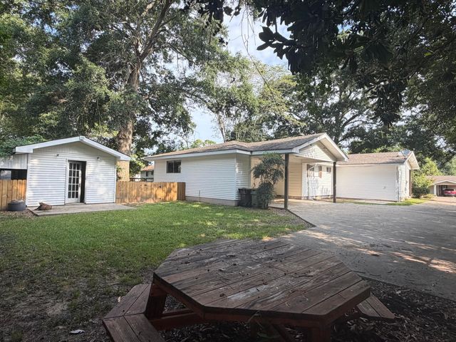 3002 Prince George, Hattiesburg, MS 39402