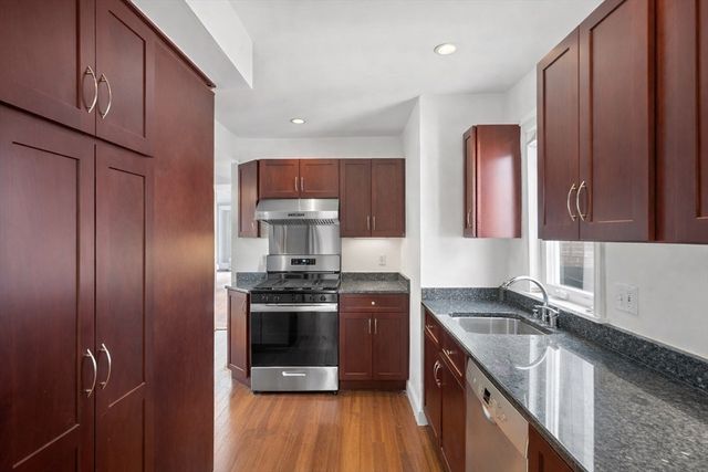 318 K St 2, Boston, MA 02127