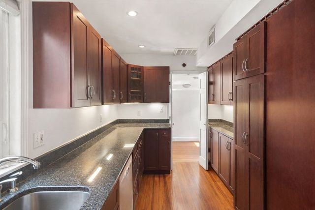 318 K St 2, Boston, MA 02127