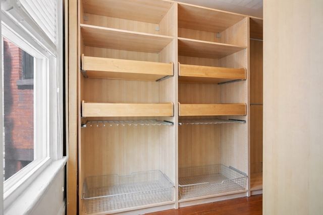 318 K St 2, Boston, MA 02127