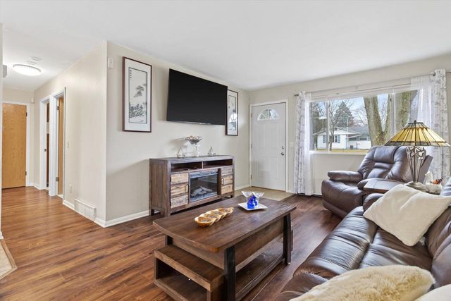 718 Nancy Lane, Madison, WI 53704