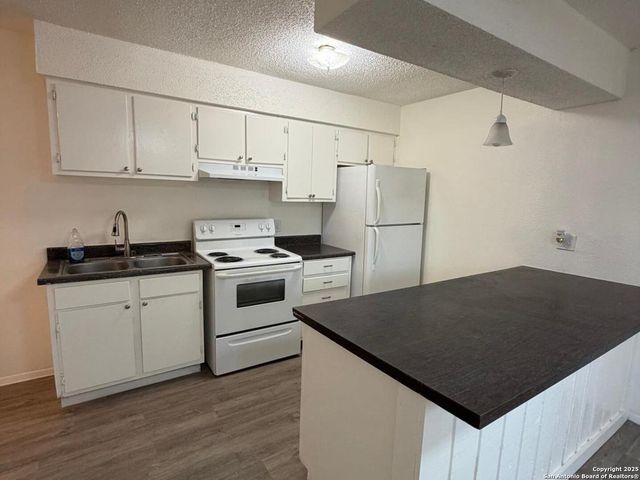 324 S San Eduardo Ave Unit 1, San Antonio, TX 78237