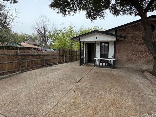 324 S San Eduardo Ave Unit 1, San Antonio, TX 78237