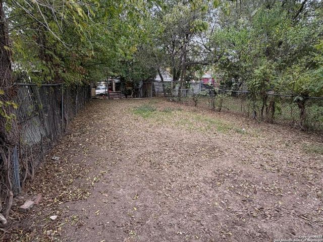 324 S San Eduardo Ave Unit 1, San Antonio, TX 78237