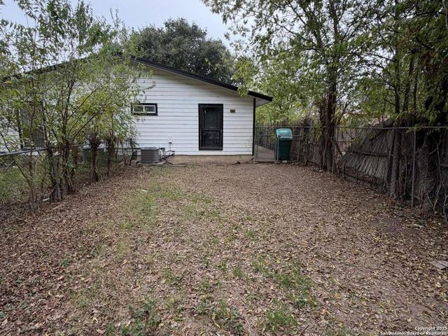 324 S San Eduardo Ave Unit 1, San Antonio, TX 78237