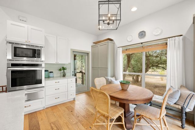 188 Broken Lance DR, Dripping Springs, TX 78620