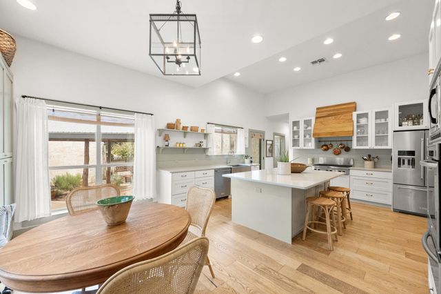 188 Broken Lance DR, Dripping Springs, TX 78620