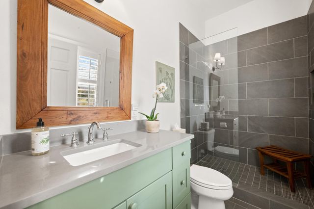 188 Broken Lance DR, Dripping Springs, TX 78620