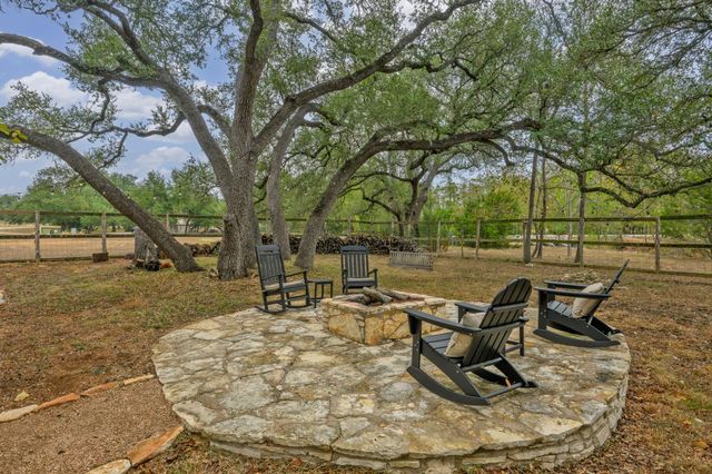 188 Broken Lance DR, Dripping Springs, TX 78620