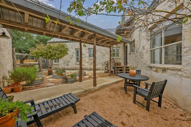188 Broken Lance DR, Dripping Springs, TX 78620