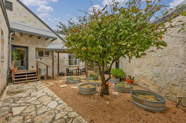 188 Broken Lance DR, Dripping Springs, TX 78620