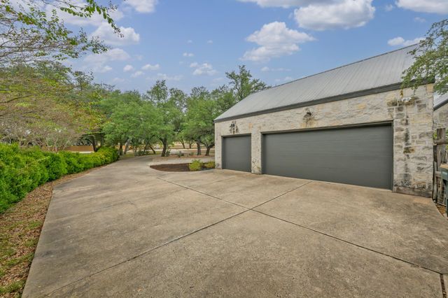 188 Broken Lance DR, Dripping Springs, TX 78620
