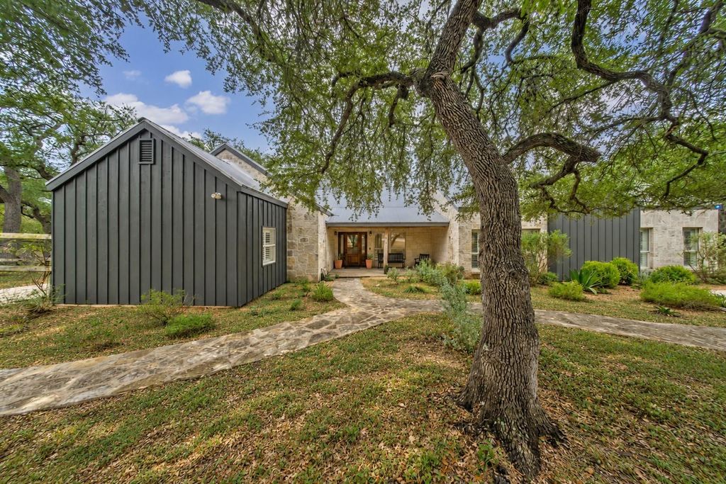 188 Broken Lance DR, Dripping Springs, TX 78620