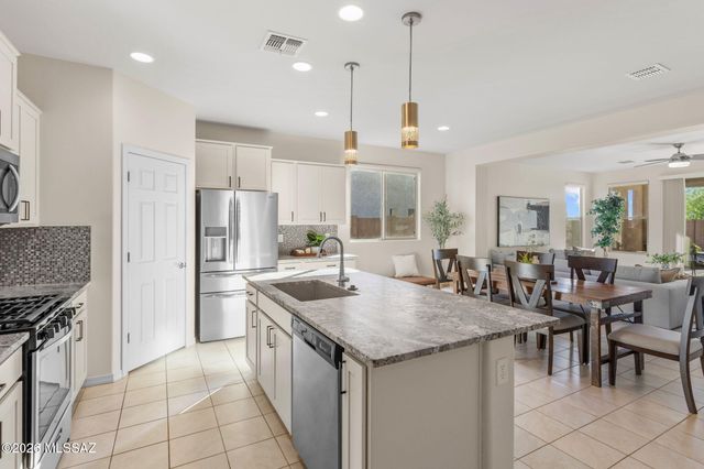 11899 N Raphael Way, Tucson, AZ 85742