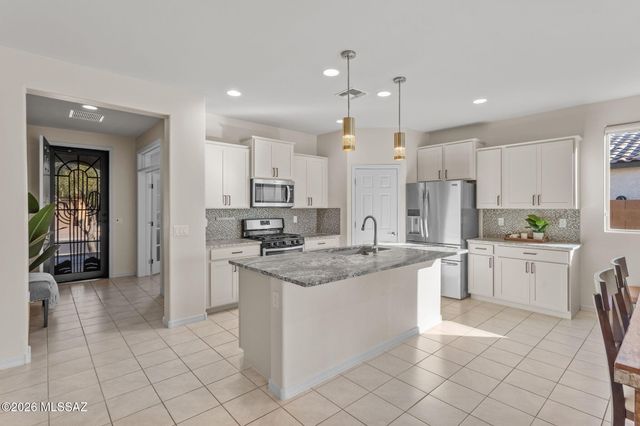 11899 N Raphael Way, Tucson, AZ 85742