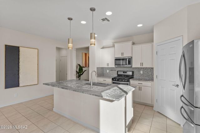 11899 N Raphael Way, Tucson, AZ 85742