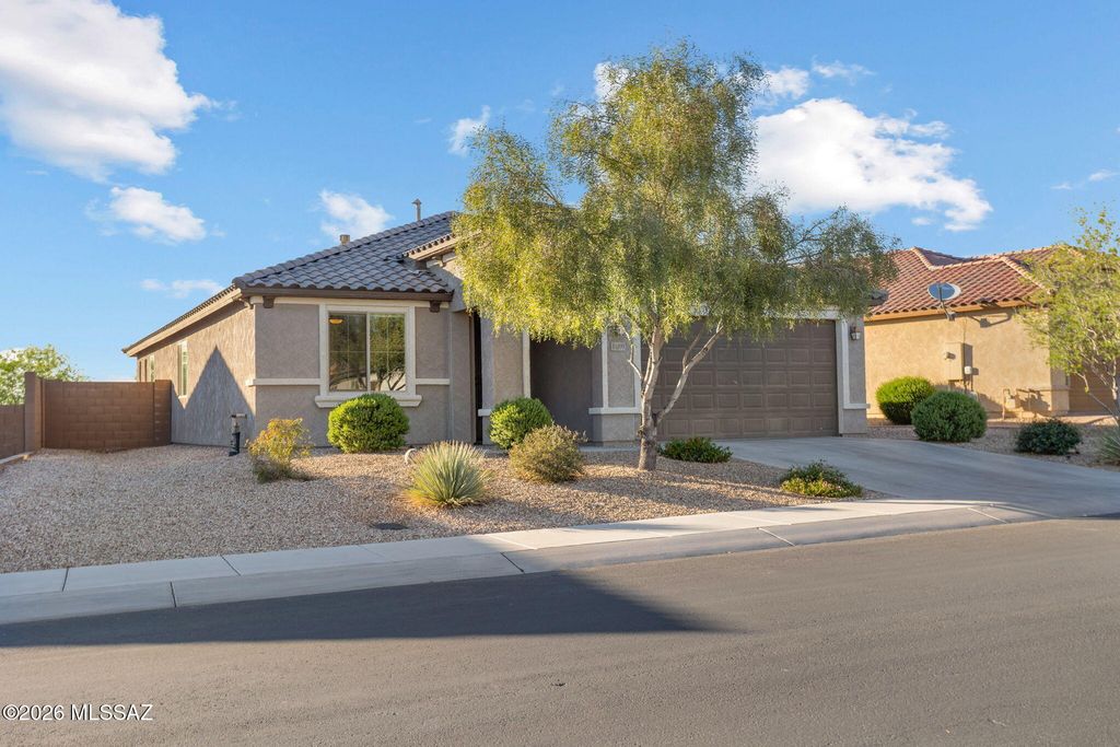 11899 N Raphael Way, Tucson, AZ 85742