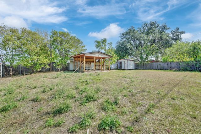 301 S Forest Crest Drive, Garland, TX 75042