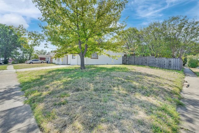 301 S Forest Crest Drive, Garland, TX 75042