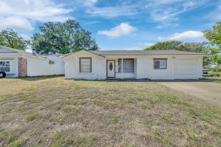 301 S Forest Crest Drive, Garland, TX 75042