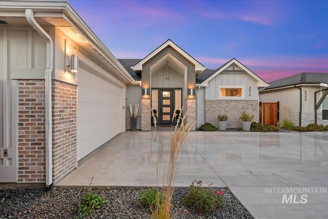 8416 W Meltwater Ln, Eagle, ID 83616