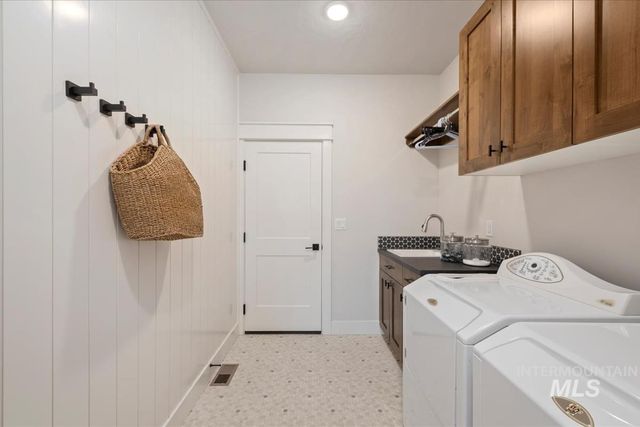 8416 W Meltwater Ln, Eagle, ID 83616