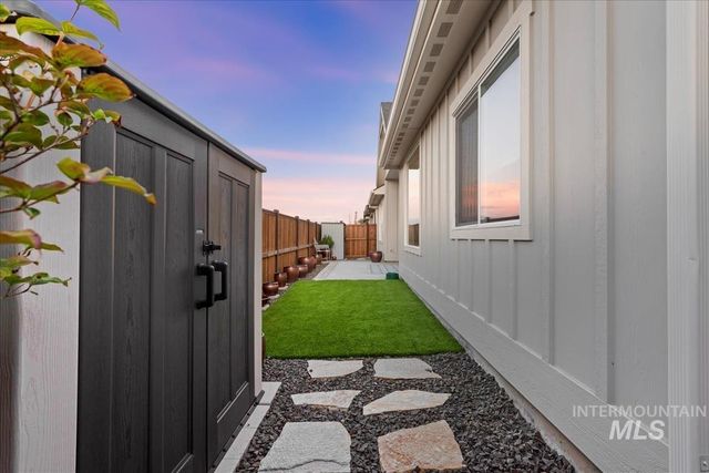 8416 W Meltwater Ln, Eagle, ID 83616